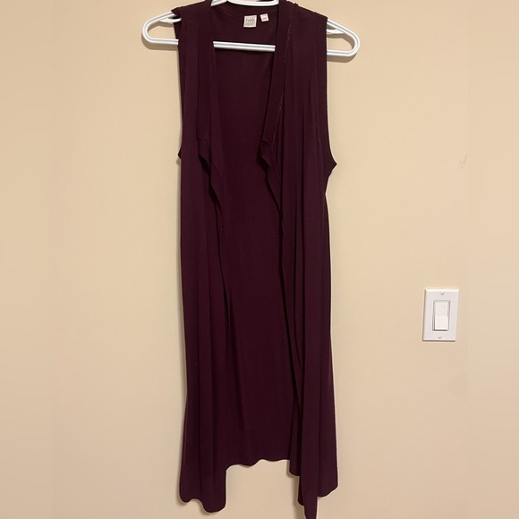 Sleeveless Cardigan - Picture 2 of 3